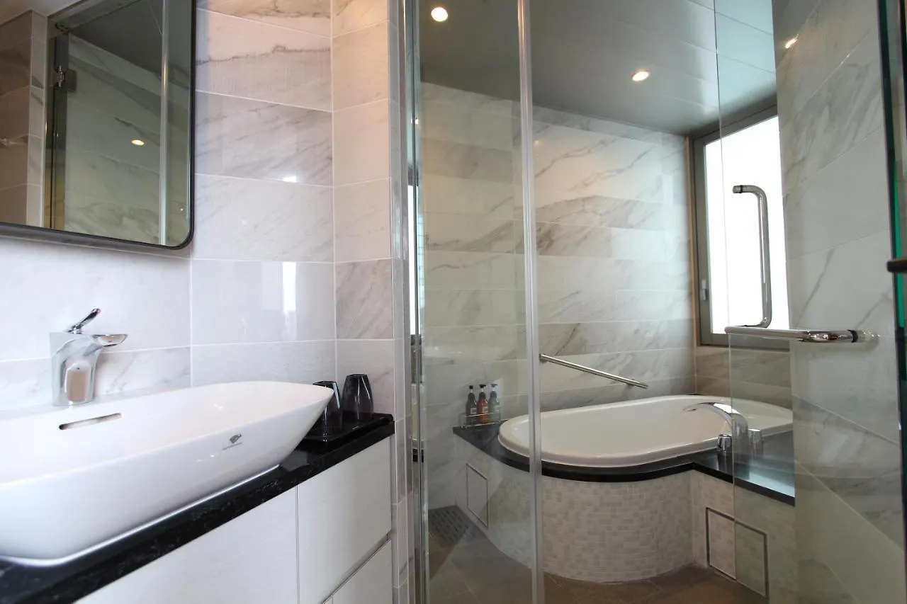 Koko Hotel Premier Nihonbashi Hamacho Токио 3*,